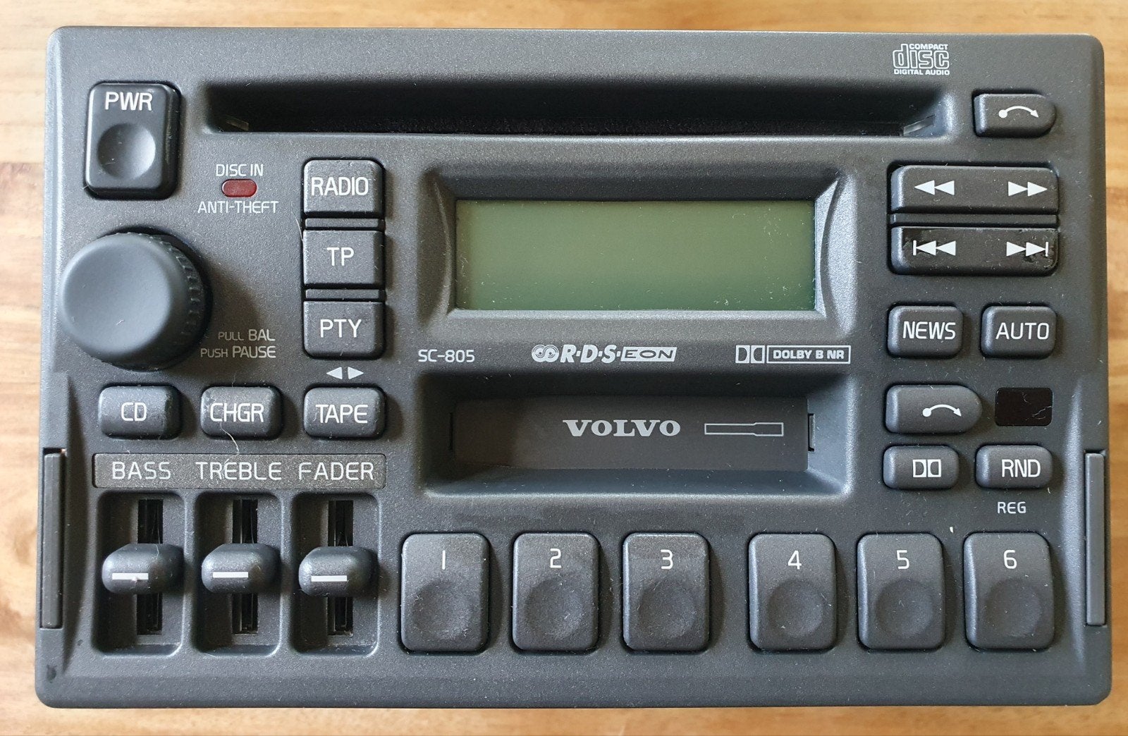 Mooie originele VOLVO audio SC805 Radio CD Cassette met code, Auto diversen, Ophalen of Verzenden, Zo goed als nieuw
