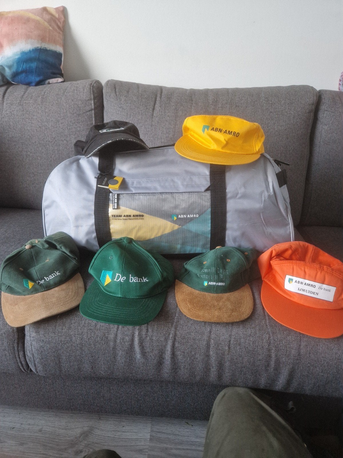 ABN AMRO petten en tas - Diverse kleuren en modellen, Ophalen, One size fits all, Pet, Gedragen