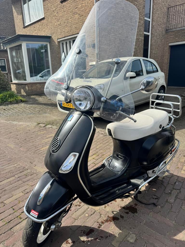 Vespa scooter nette staat., Fietsen en Brommers, Scooters | Vespa, Gebruikt, Vespa LX, Maximaal 45 km/u, Benzine, Ophalen of Verzenden