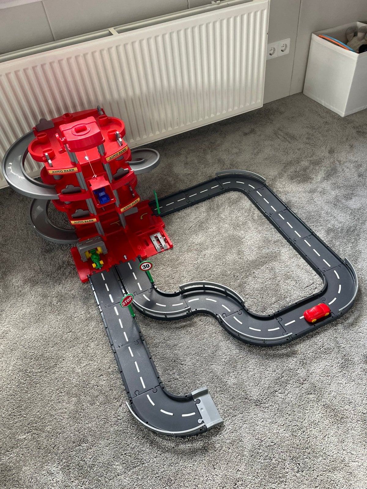 Leuke en uitgebreide autogarage met lift en wegen, Kinderen en Baby's, Racebaan, Zelf te bouwen, Zo goed als nieuw, Handmatig
