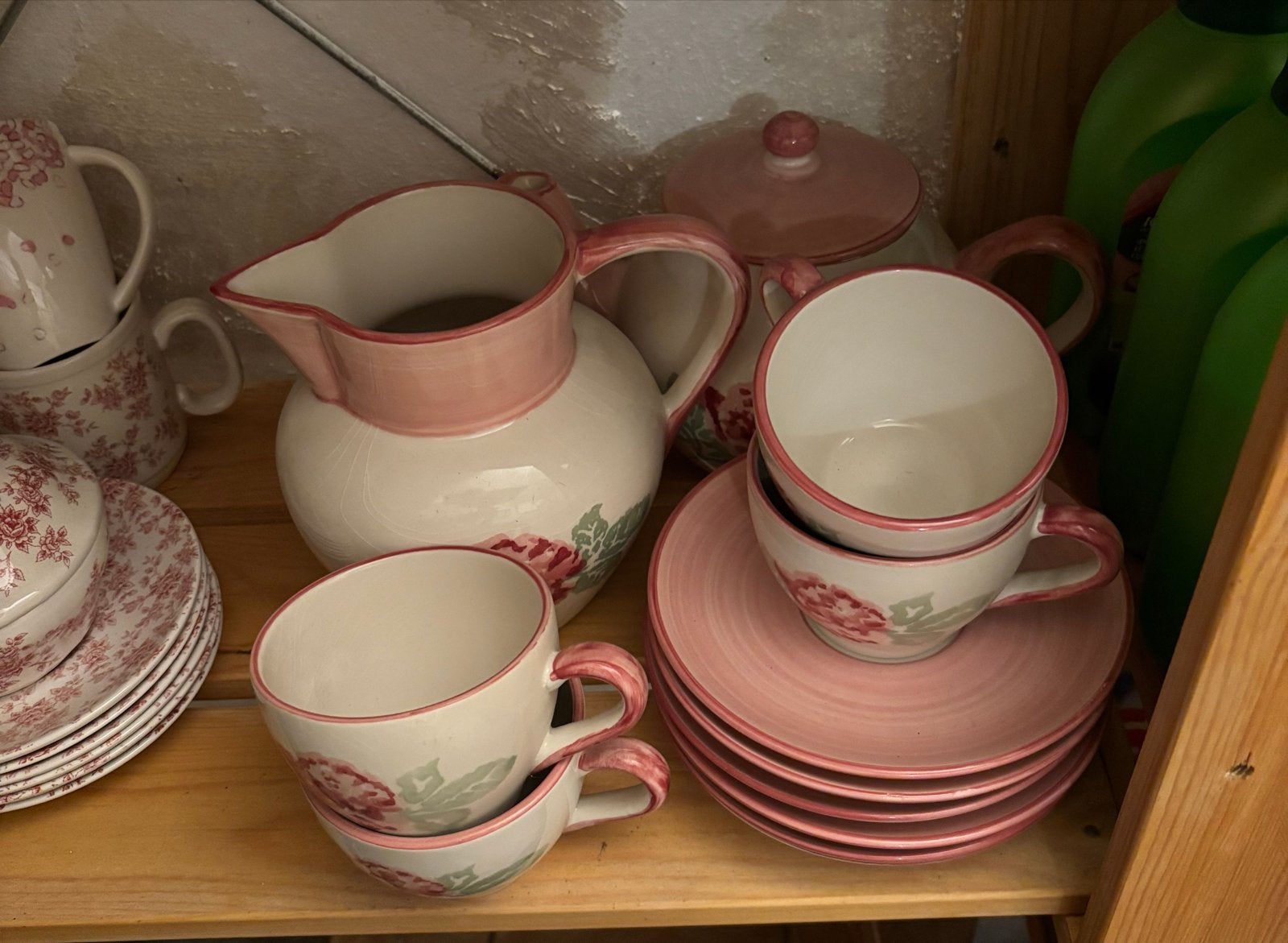 Prachtig roze servies met bloemmotief - compleet set, Ophalen, Overige merken, Keramiek, Landelijk/Boerenbont
