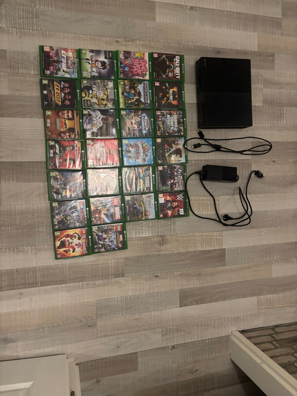 Xbox One met 26 games, Spelcomputers en Games, Ophalen, Gebruikt, Overige genres, Eén computer