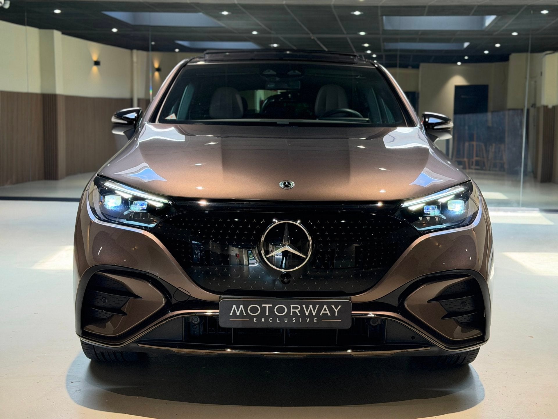 Mercedes-Benz EQE SUV 350 4Matic Sport Edition AMG| Achteras, Auto's, Automaat, 100 kWh, Bruin, SUV of Terreinwagen
