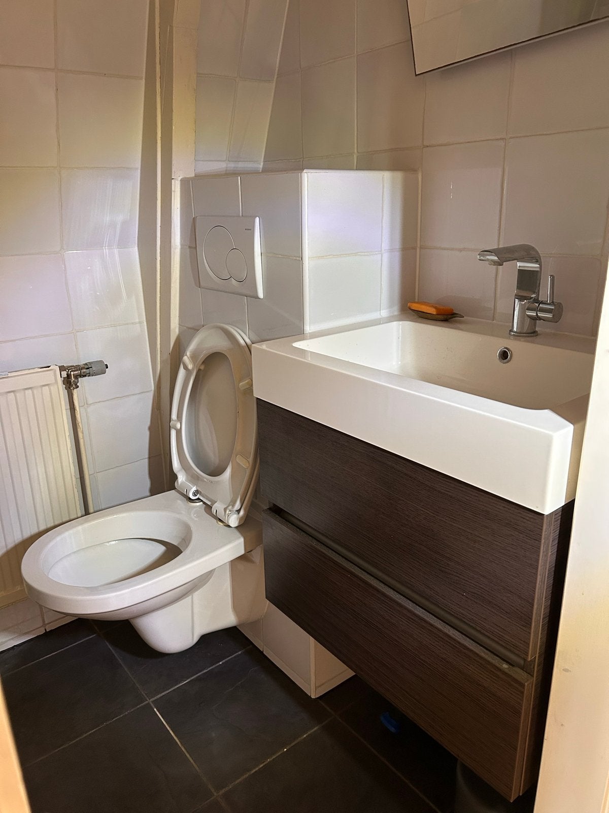 Complete badkamerinrichting met douche, toilet en wastafel, Huis en Inrichting, Ophalen, Gebruikt, Met douche