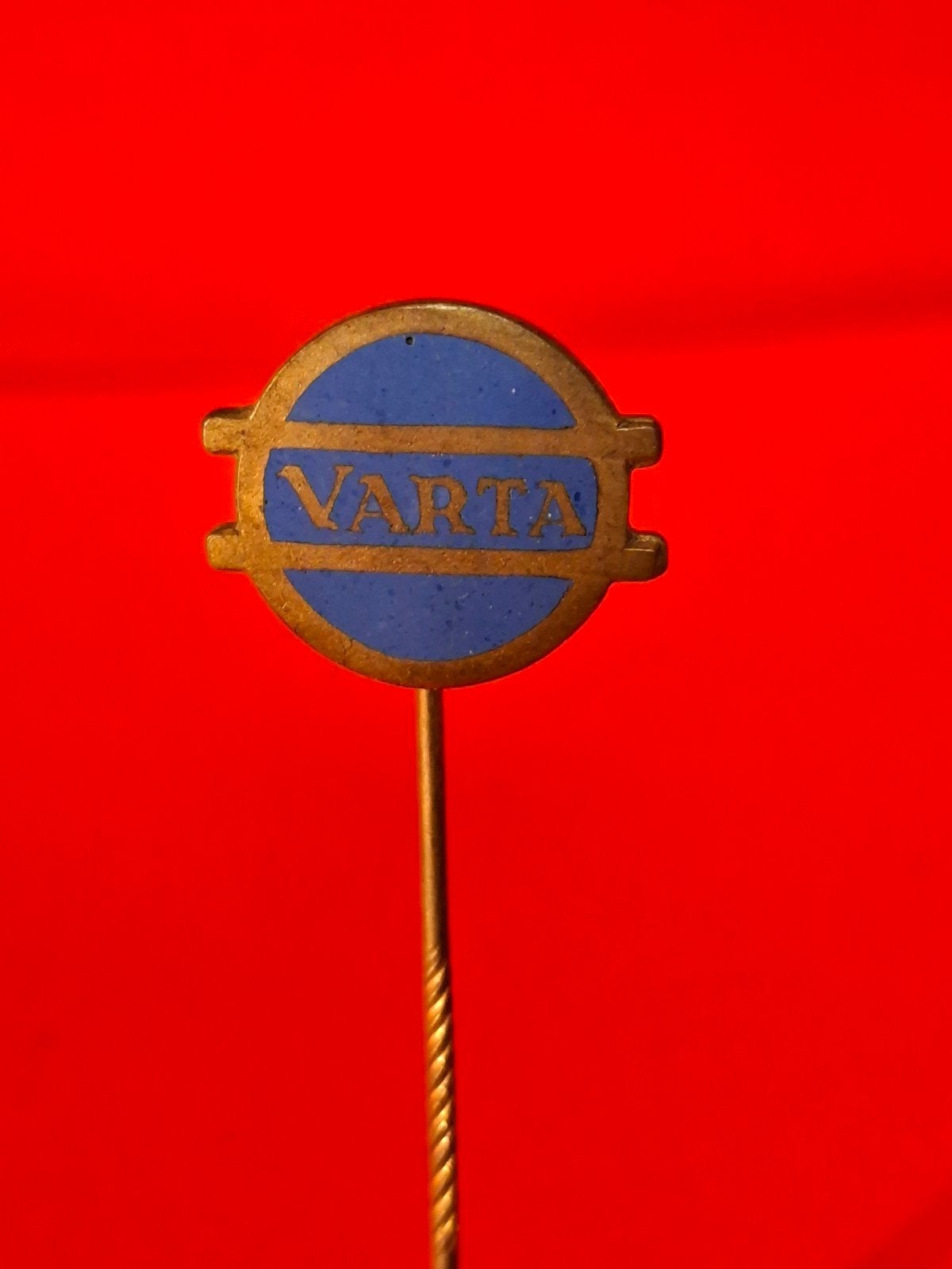Emaille speld VARTA, Ophalen of Verzenden, Transport