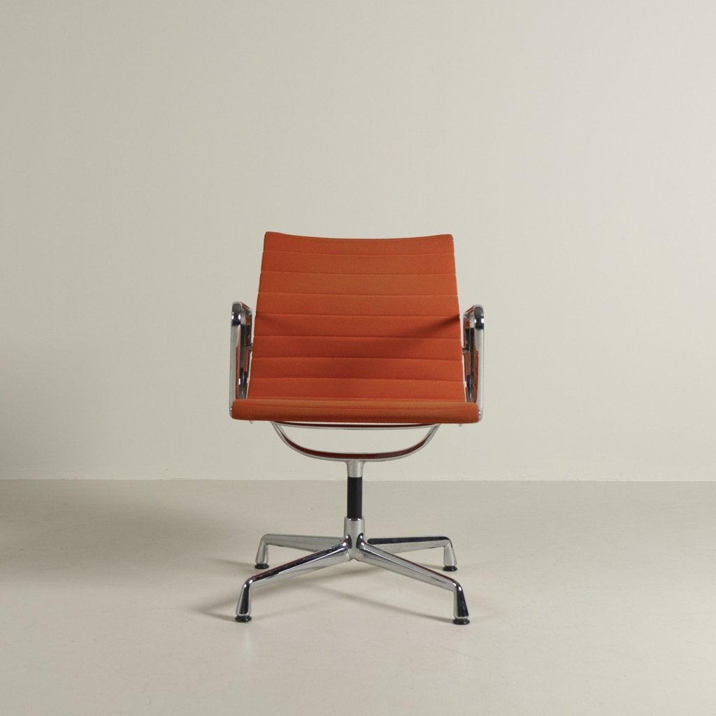 Vitra Eames EA 108 Stoel Oranje Hopsak – Chroom, Vitra, Zo goed als nieuw, Niet ingevuld, Niet ingevuld