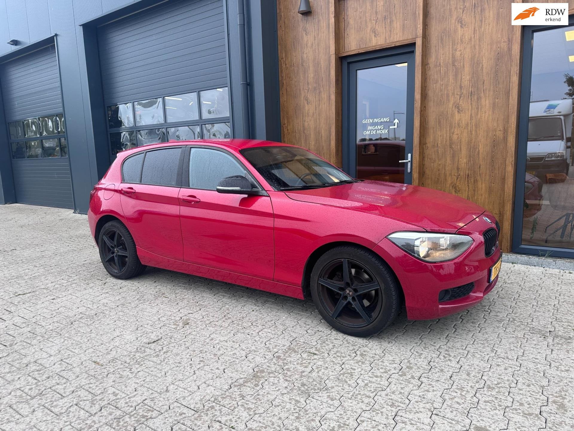 BMW 1-serie 114i EDE pdc trekhaak sportieve hatchbak !, Auto's, BMW, 1-Serie, Euro 5, Gebruikt, Zwart