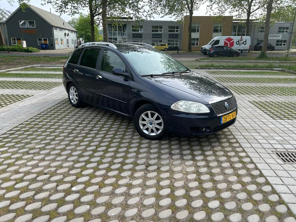 Fiat Croma 1.8 16V 2006 Blauw, Auto's, Fiat, Beige, 4 cilinders, 700 kg, Blauw