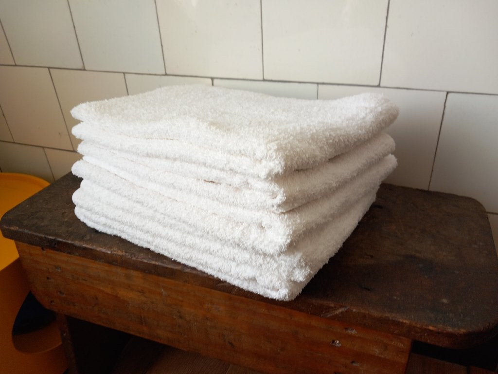 set van vijf brocante, vintage handdoeken met mooie sierrand, Huis en Inrichting, Ophalen, Zo goed als nieuw, Wit, Handdoek