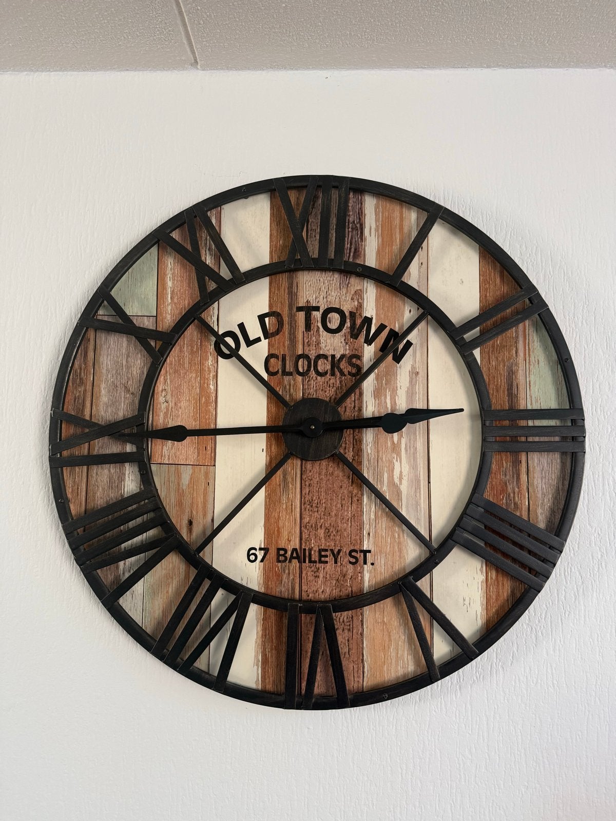 Grote wandklok 'Old Town Clocks' - defect, voor de handige k, Ophalen