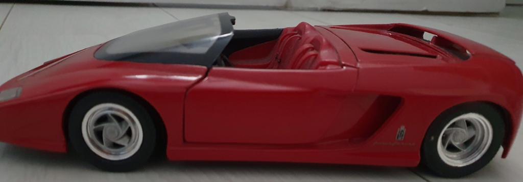 Modelbouw Revell Ferrari Mythos 1:18, Ophalen of Verzenden, Zo goed als nieuw, Revell