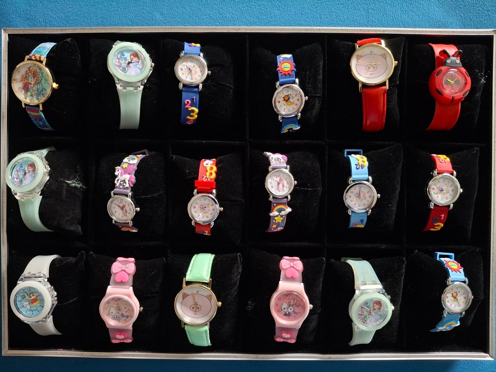 Leuke meisjes horloges met div. figuren partij 18 st 39.95, Sieraden, Tassen en Uiterlijk, Horloges | Kinderen, Ophalen of Verzenden