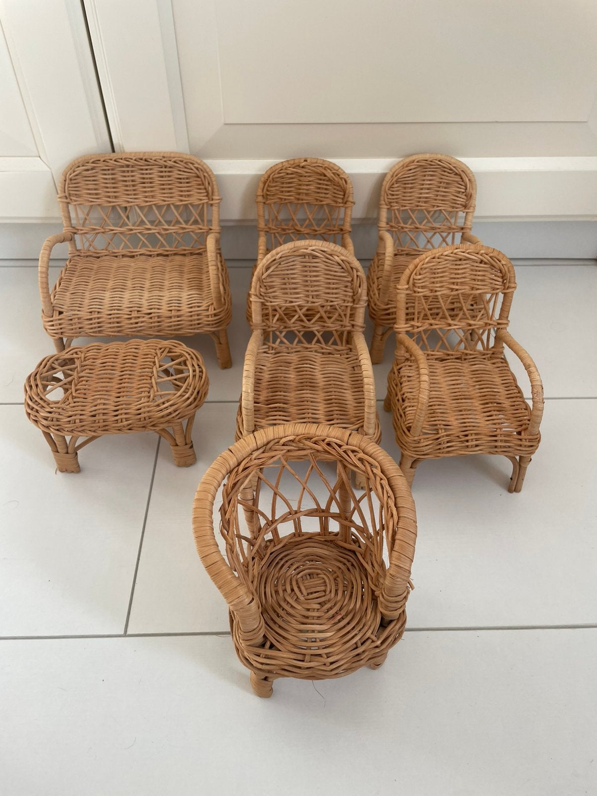 Leuke set vintage rotan / rieten poppenhuis meubeltjes, Kinderen en Baby's, Speelgoed | Poppenhuizen, Ophalen of Verzenden, Toebehoren