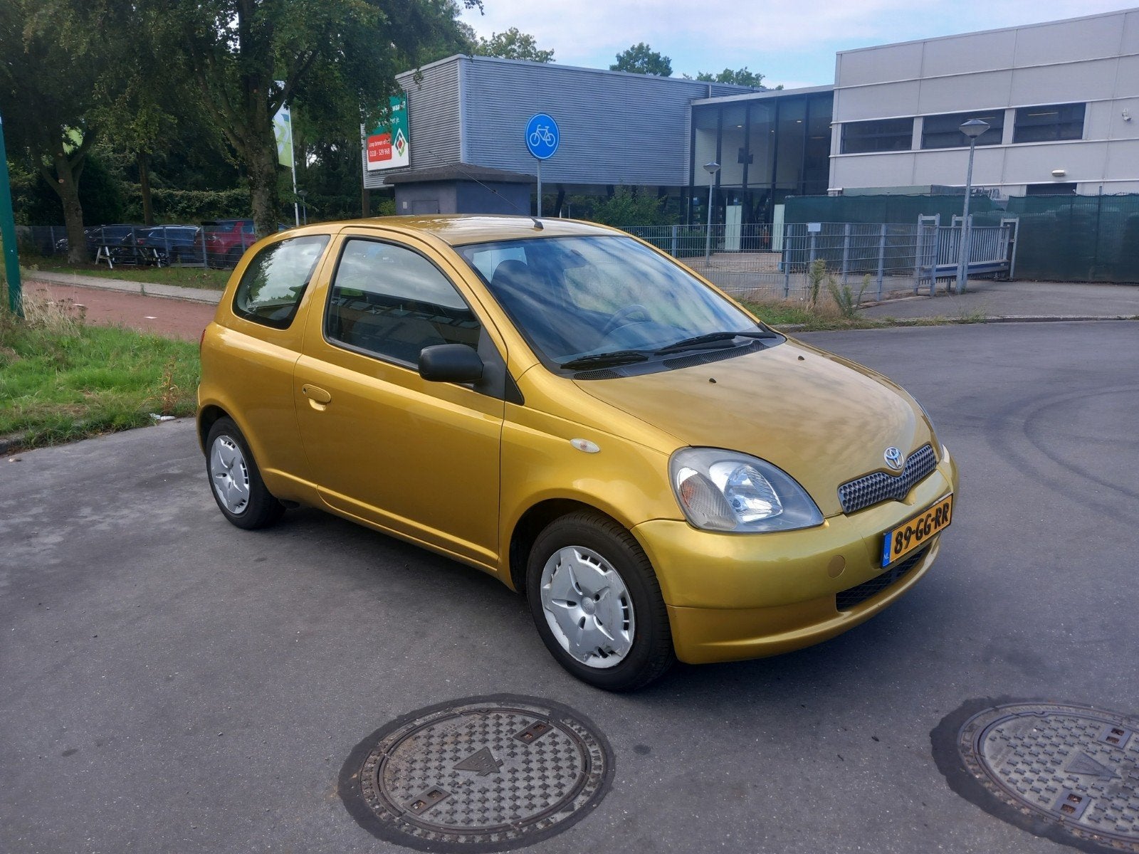 Toyota Yaris 1.3 16V 3DR 2000 Geel, Voorwielaandrijving, 1299 cc, Stof, 31 €/maand