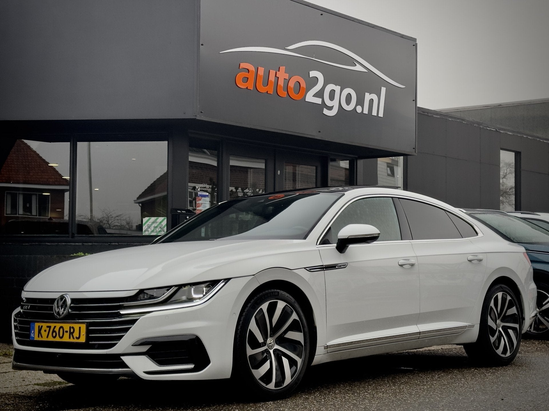 Volkswagen Arteon 2.0 TSI AUT7 3X R-LINE 191PK PANODAK LEDER, Auto's, Euro 6, 1984 cc, Wit, Grijs