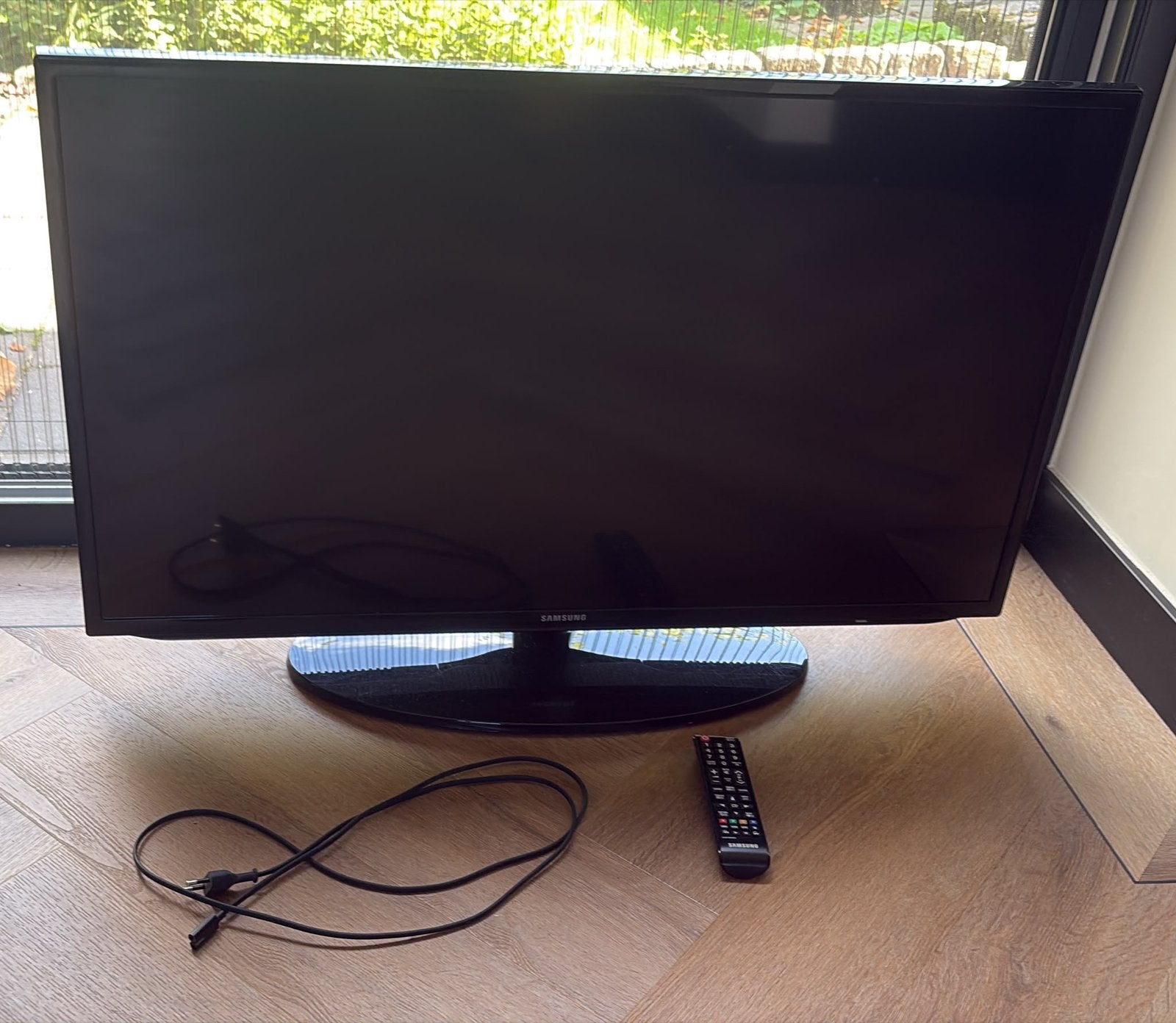 RUILEN: Samsung UE40EH5000 40” (102 cm) Full HD LED-tv, Ophalen, Zo goed als nieuw