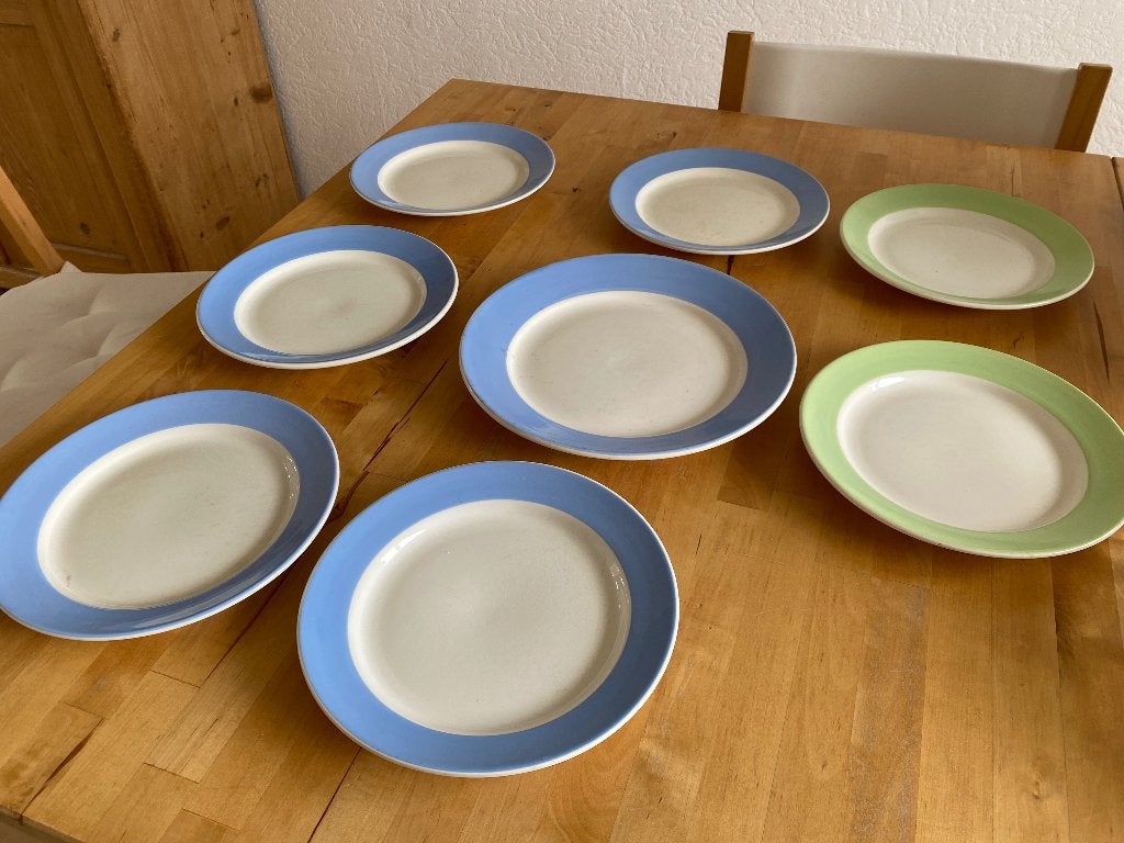 Vintage servies 7 ontbijt en 1 diner bord licht groen blauw, Huis en Inrichting, Keuken | Servies, Ophalen of Verzenden, Zo goed als nieuw