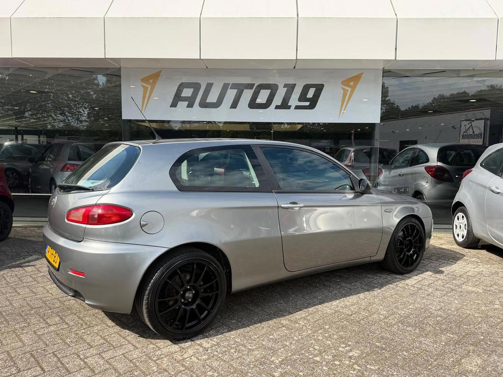 Alfa Romeo 147 1.6 T.Spark Collezione, Auto's, Alfa Romeo, Voorwielaandrijving, Gebruikt, Zwart, 4 cilinders