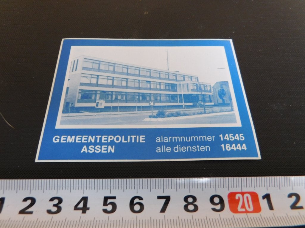 sticker Politie Gemeentepolitie Assen GP  Foto bureau *, Ophalen, Zo goed als nieuw