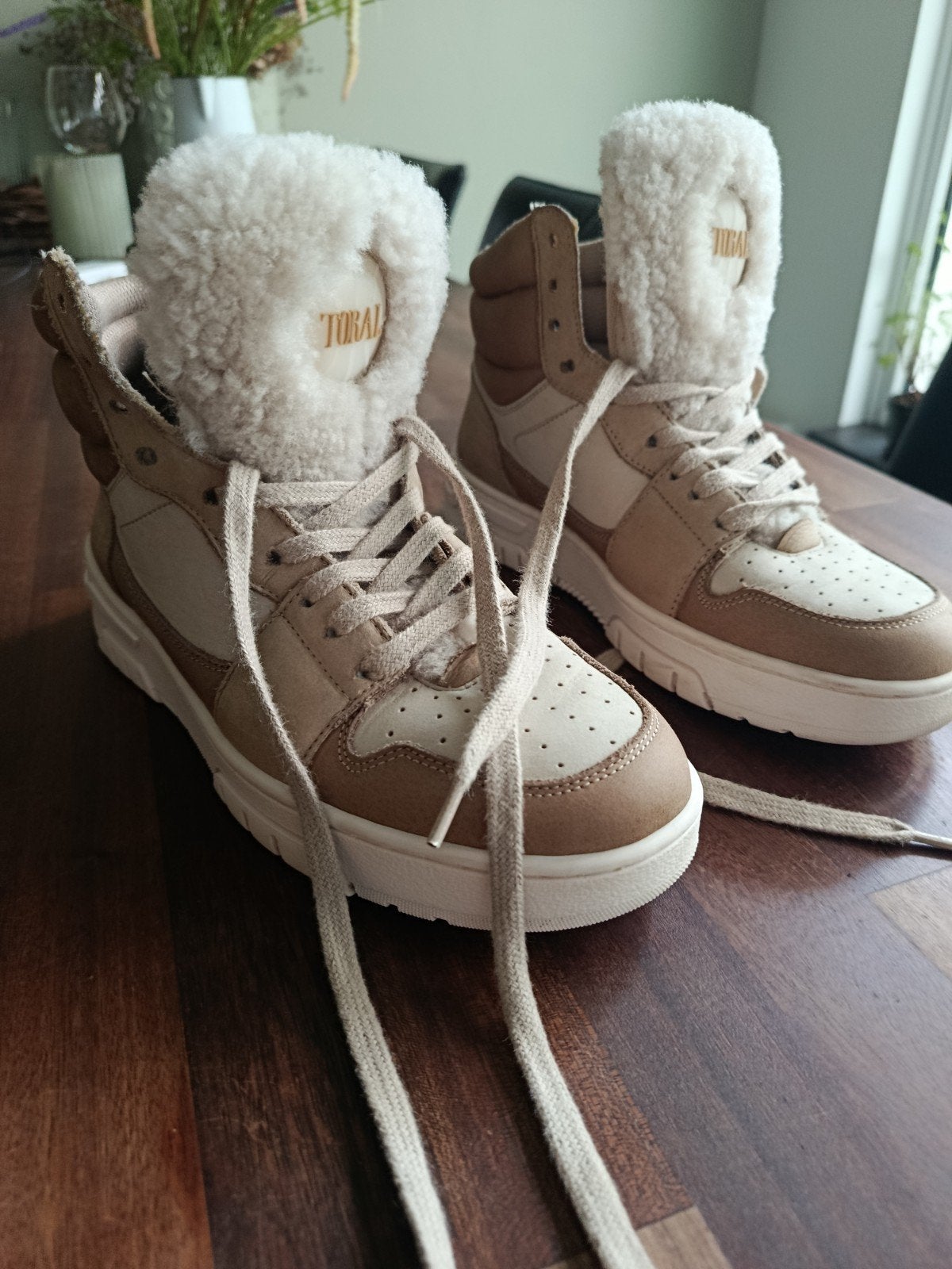 Toral sneakers met bont, maat 37, Kleding | Dames, Schoenen, Beige, Ophalen of Verzenden, Toral, Sneakers of Gympen