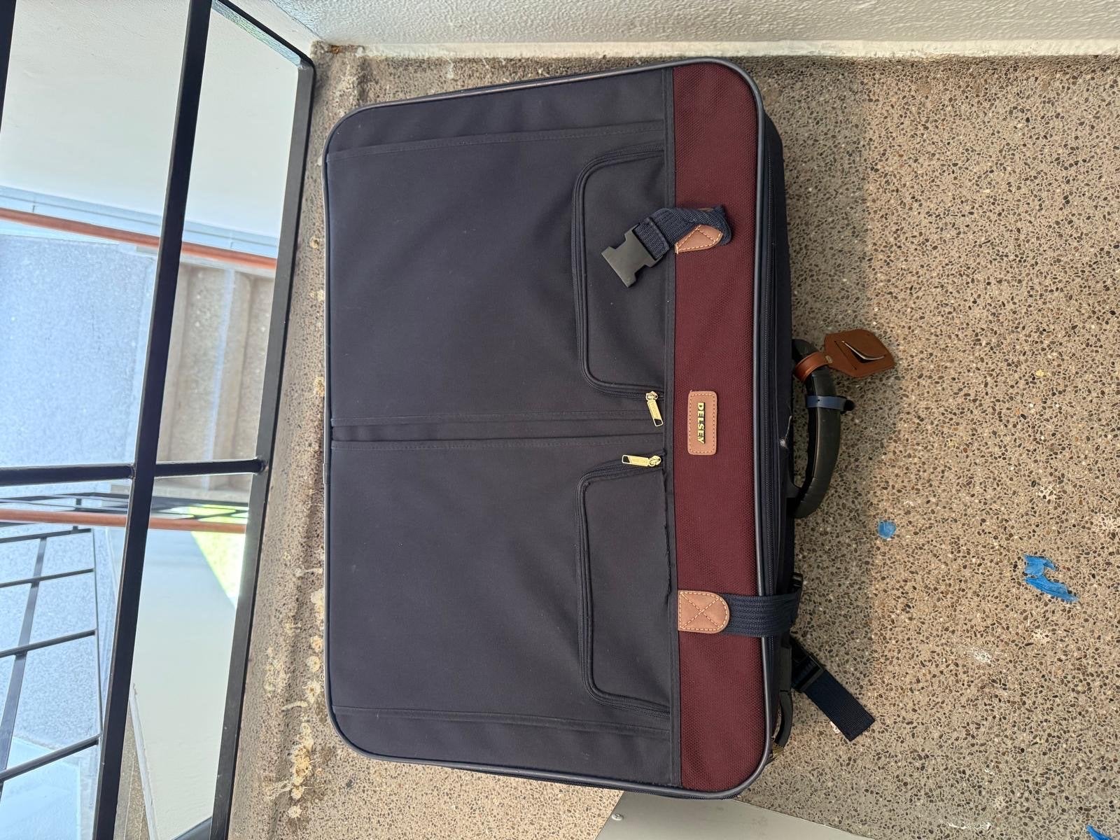 Delsey Koffer 25/30 kg - Ideaal voor Reizen €15, Gebruikt, 45 tot 55 cm, Ophalen of Verzenden, 70 cm of meer