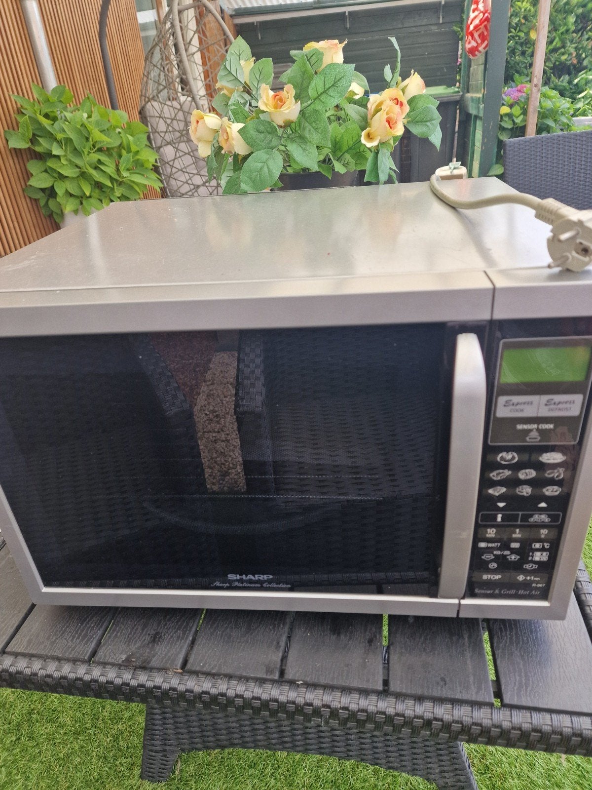 Sharp Combimagnetron R-967 - Zo goed als nieuw, Combimagnetron, Ophalen of Verzenden, Zo goed als nieuw, Draaiplateau
