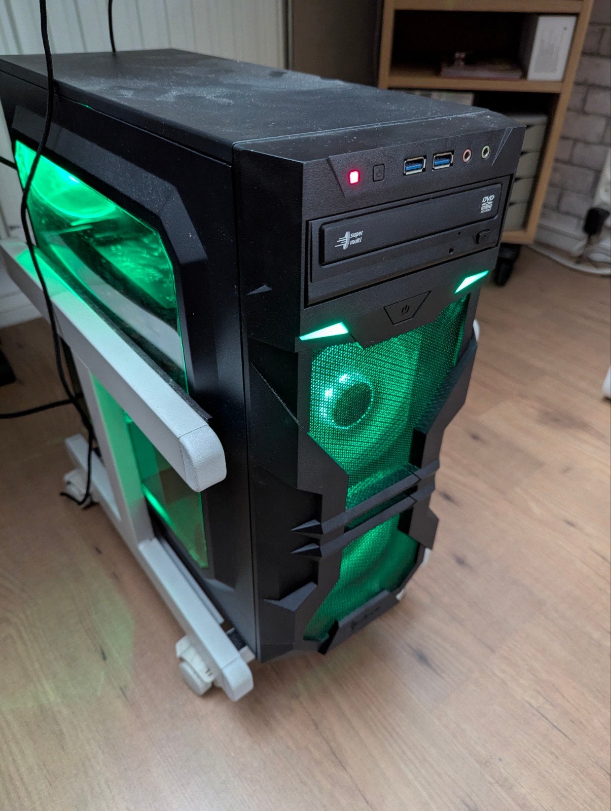 Gaming PC met AMD Ryzen 3 3200G, 16GB RAM, GTX 1650, Ophalen, 689 GB, HDD, Onbekend