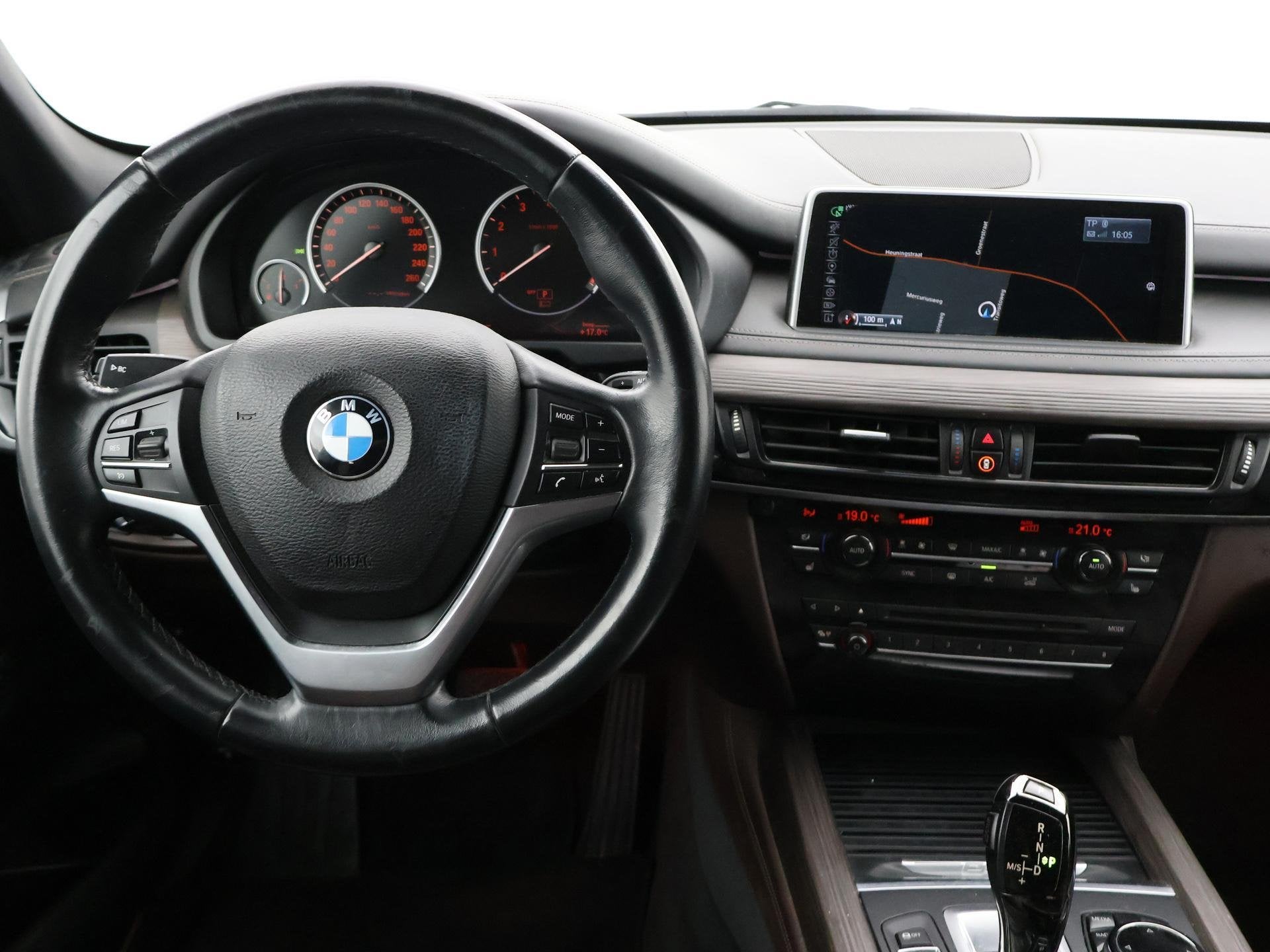 BMW X5 xDrive40e HYBRID + HEAD-UP DISPLAY / NAPPA LEDER / SU, Auto's, Gebruikt, 4 cilinders, Bedrijf, Vierwielaandrijving