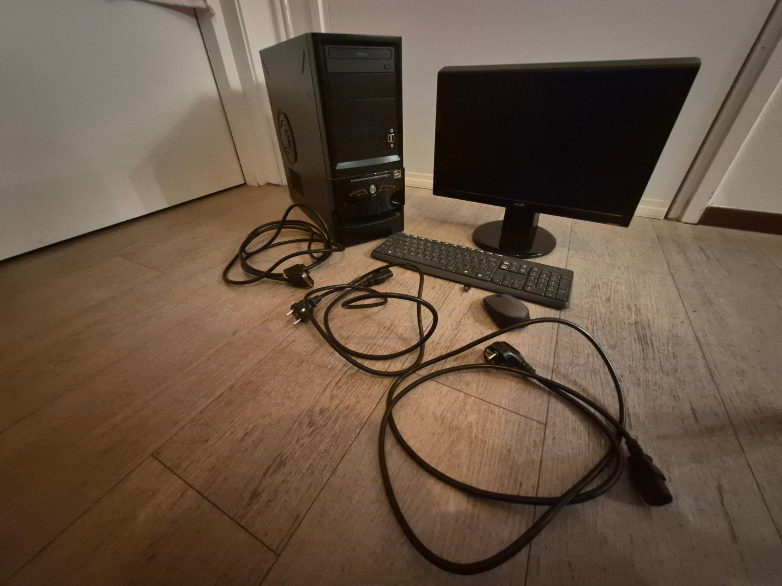Complete Game PC Set met Windows 11 Home, Computers en Software, Desktop Pc's, Gebruikt, Onbekend, HDD, 32 GB, Met videokaart