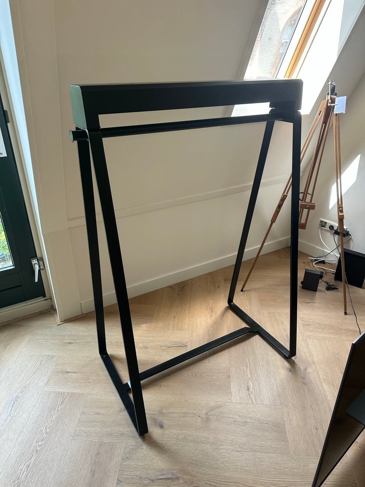 Stijlvol zwart kledingrek - Modern design, Kleding | Dames, Kledingrekken, Ophalen, Zo goed als nieuw