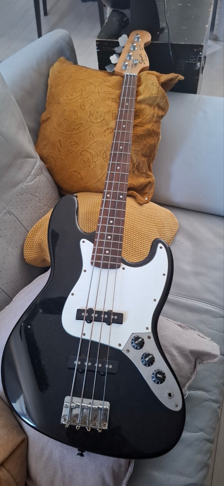 Squier Jazz Bass by Fender - Goed werkende basgitaar, Ophalen of Verzenden, Gebruikt, Elektrisch