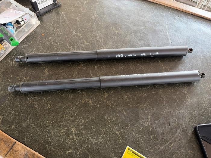 Set Gasdempers Achterklep van een Mercedes ML-Klasse, Auto-onderdelen, Gebruikt, -, -, 3 maanden garantie