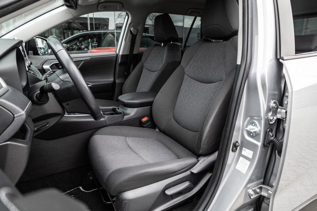 Toyota RAV4 2.5 Hybrid Active Dodehoek Detectie | Dealer Ond, Auto's, Toyota, Stof, Gebruikt, 4 cilinders, 2487 cc