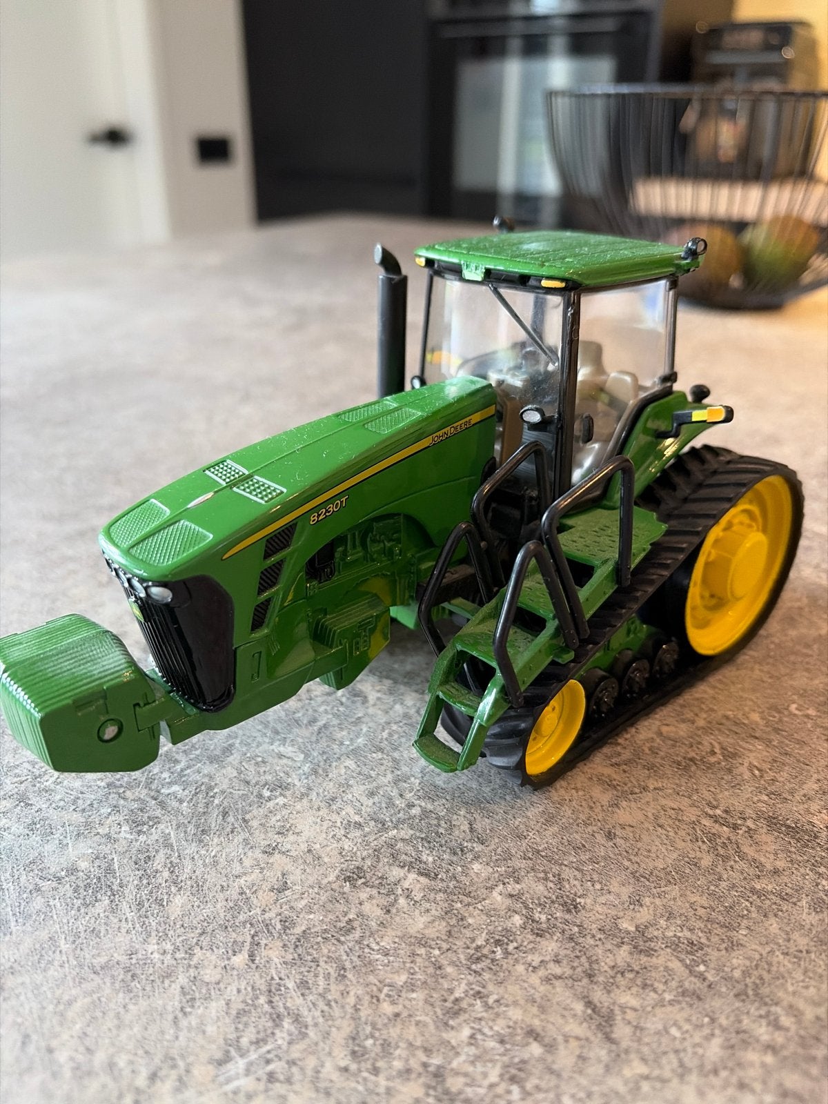 John Deere 8230T ERTL Miniatuur Tractor - Zo goed als nieuw, Ophalen of Verzenden, Zo goed als nieuw