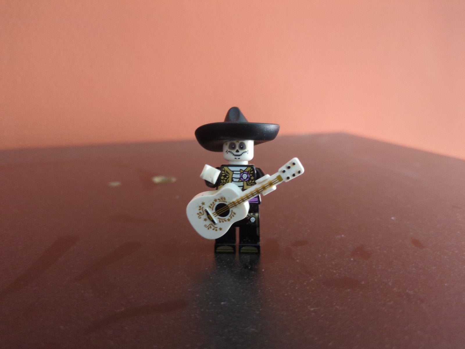 Lego Minifiguur Gitarist - Dag van de Doden Mariachi, Lego, Ophalen of Verzenden, Zo goed als nieuw, Minifiguren serie