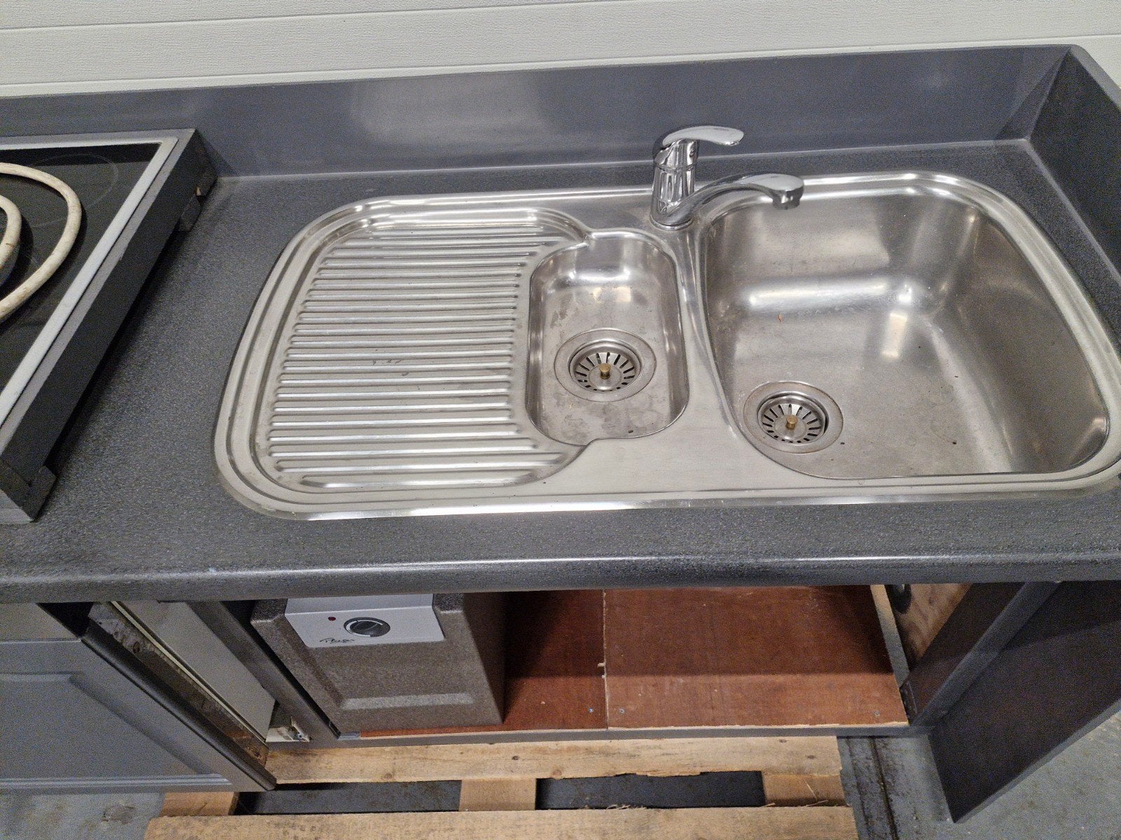 Foto 5 van te huur, tijdelijke keuken voor bijvoorbeeld verbouwing