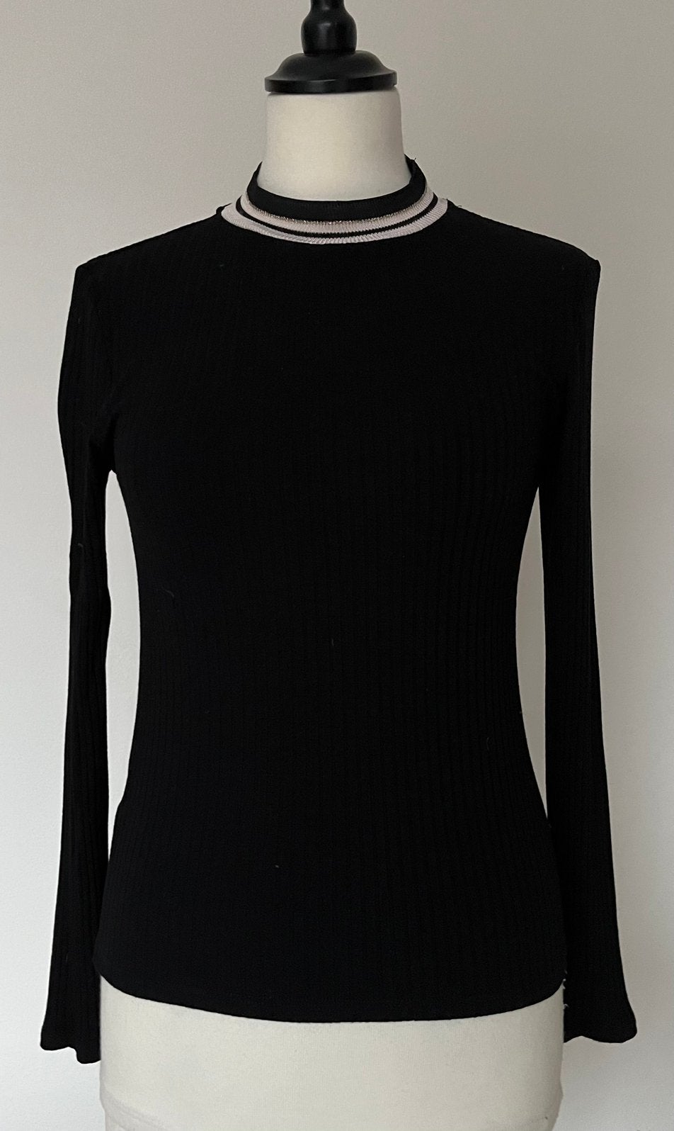 Mango dunne zwarte top lange mouwen maat 36, Kleding | Dames, Tops, Zwart, Ophalen of Verzenden, Zo goed als nieuw, Lange mouw