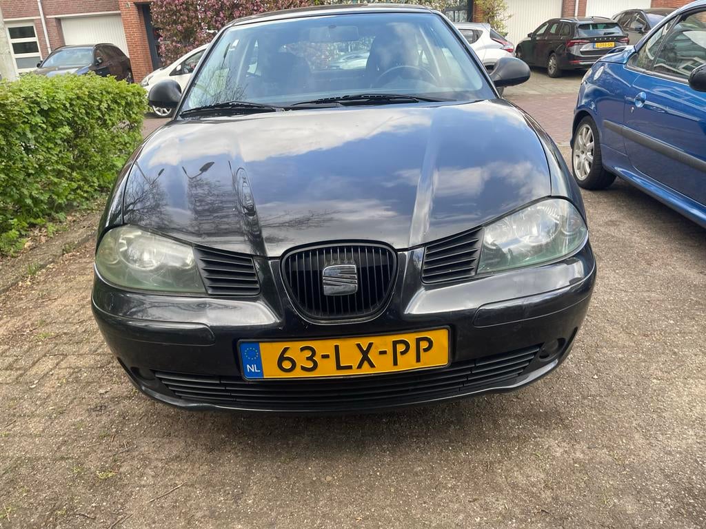 Seat Ibiza 1.4 16V 74KW 2003 Zwart, Auto's, Seat, Voorwielaandrijving, 15 km/l, 40 €/maand, 4 cilinders