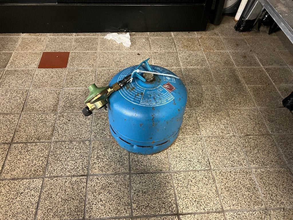 gasfles 904 van campingaz, leeg,hervulbaar, met drukregelaar, Ophalen, Zo goed als nieuw