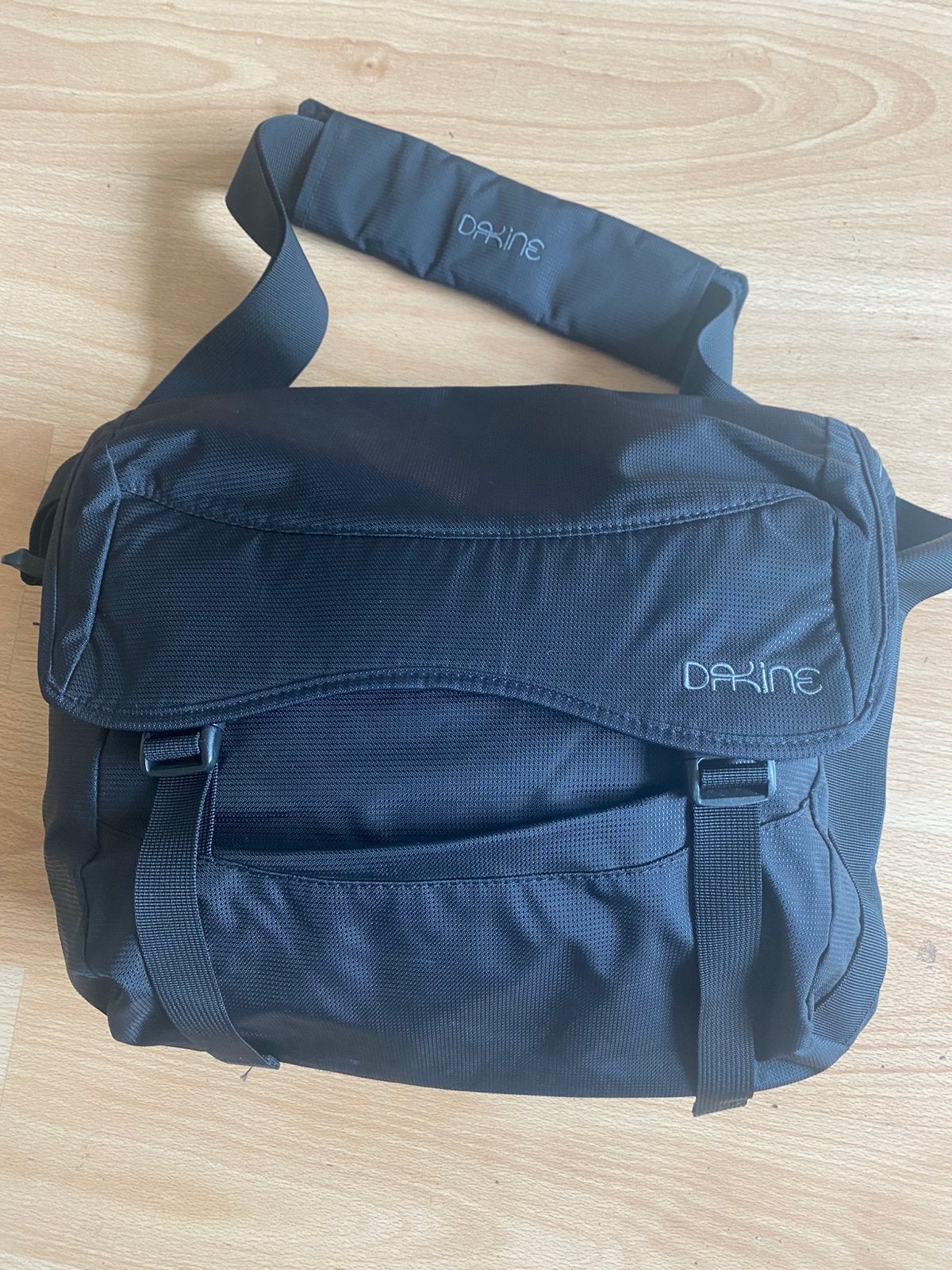 Nieuwe Dakine schoudertas, Zwart, Minder dan 40 cm, Minder dan 35 cm, Zo goed als nieuw