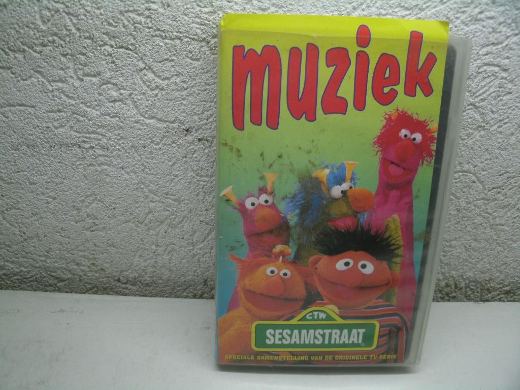 vhs 110a sesamstraat muziek, Cd's en Dvd's, VHS | Kinderen en Jeugd, Alle leeftijden, Ophalen of Verzenden, Gebruikt, Overige typen