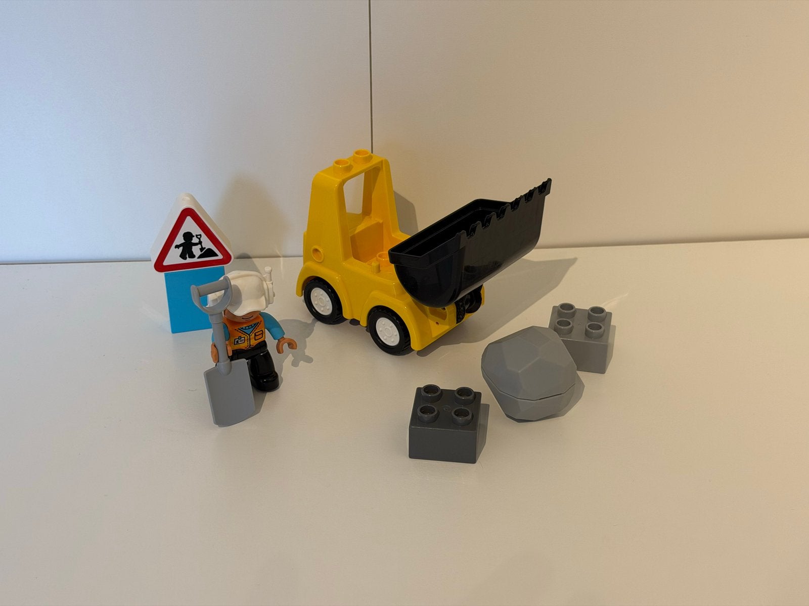 Lego Duplo 10930 bouwset met graafmachine en bouwvakker, Ophalen of Verzenden, Gebruikt, Overige merken