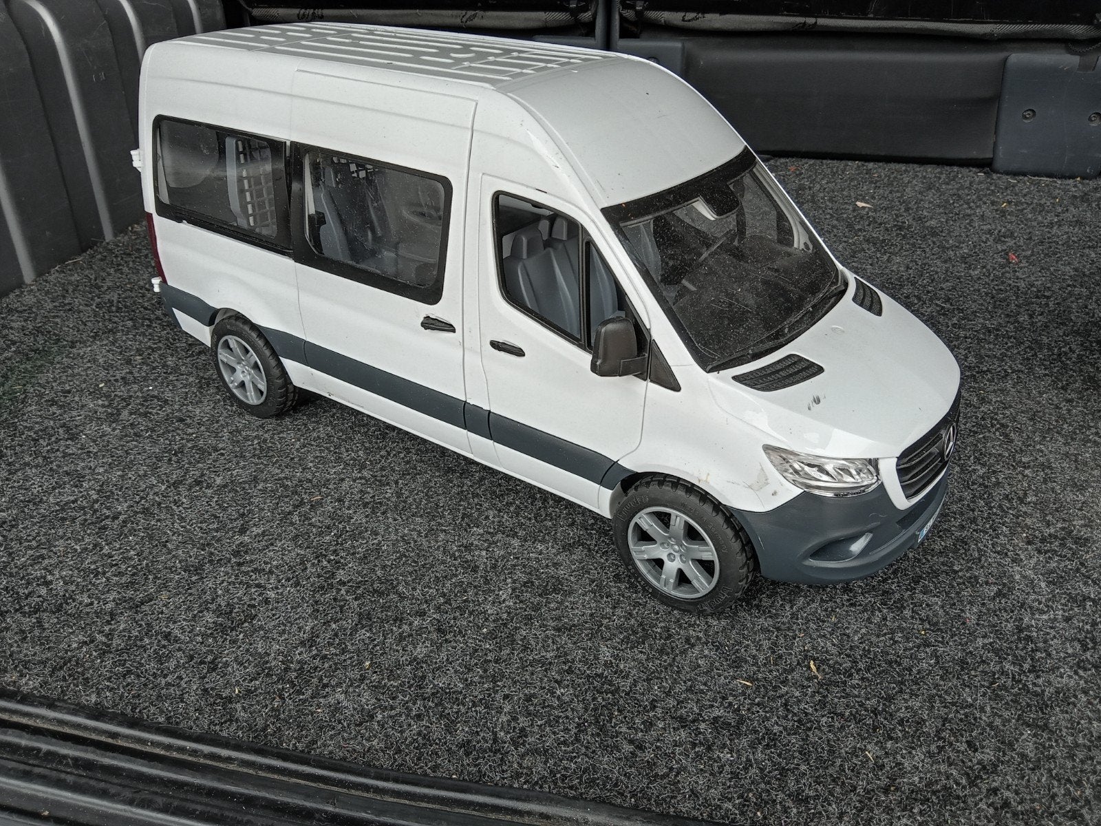 Bruder Mercedes-Benz Sprinter Bus Speelgoedmodel, Ophalen, Zo goed als nieuw