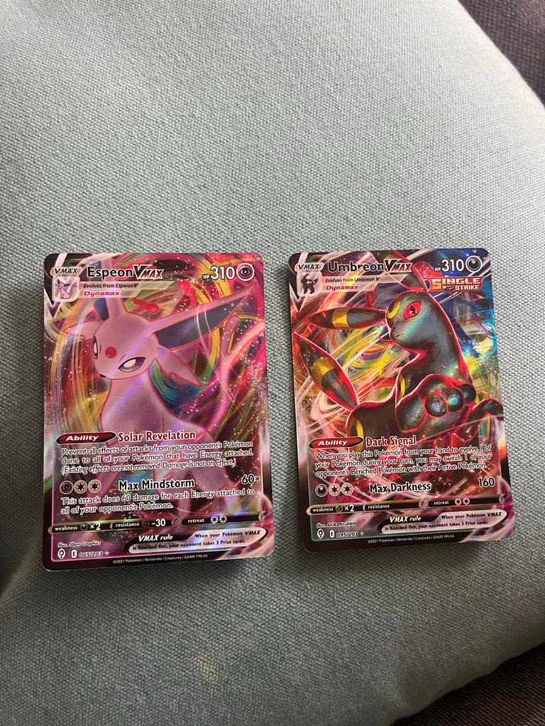 Pokémon VMAX Kaarten: Espeon VMAX & Umbreon VMAX, Ophalen of Verzenden, Zo goed als nieuw, Meerdere kaarten