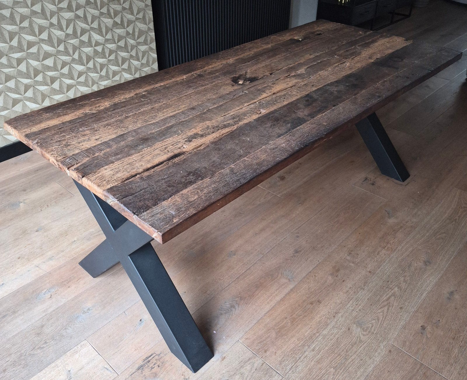 €175 ophalen! hard houten eettafel met karakteristieke nerve, Huis en Inrichting, Ophalen, Landelijk, Industrieel, Robuust, Gebruikt