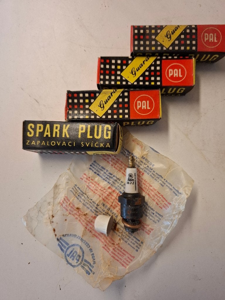 PAL 14-7Z tweetakt bougies o.a. Skoda, Wartburg, Trabant., Ophalen of Verzenden, Nieuw, Oldtimer onderdelen