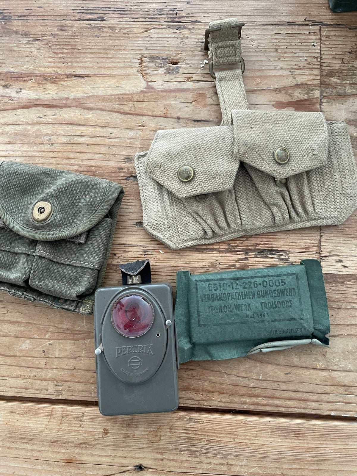 WOII Collectie: Krant, Baret, Emblemen & Militaria, Ophalen of Verzenden, Landmacht, Nederland, Embleem of Badge