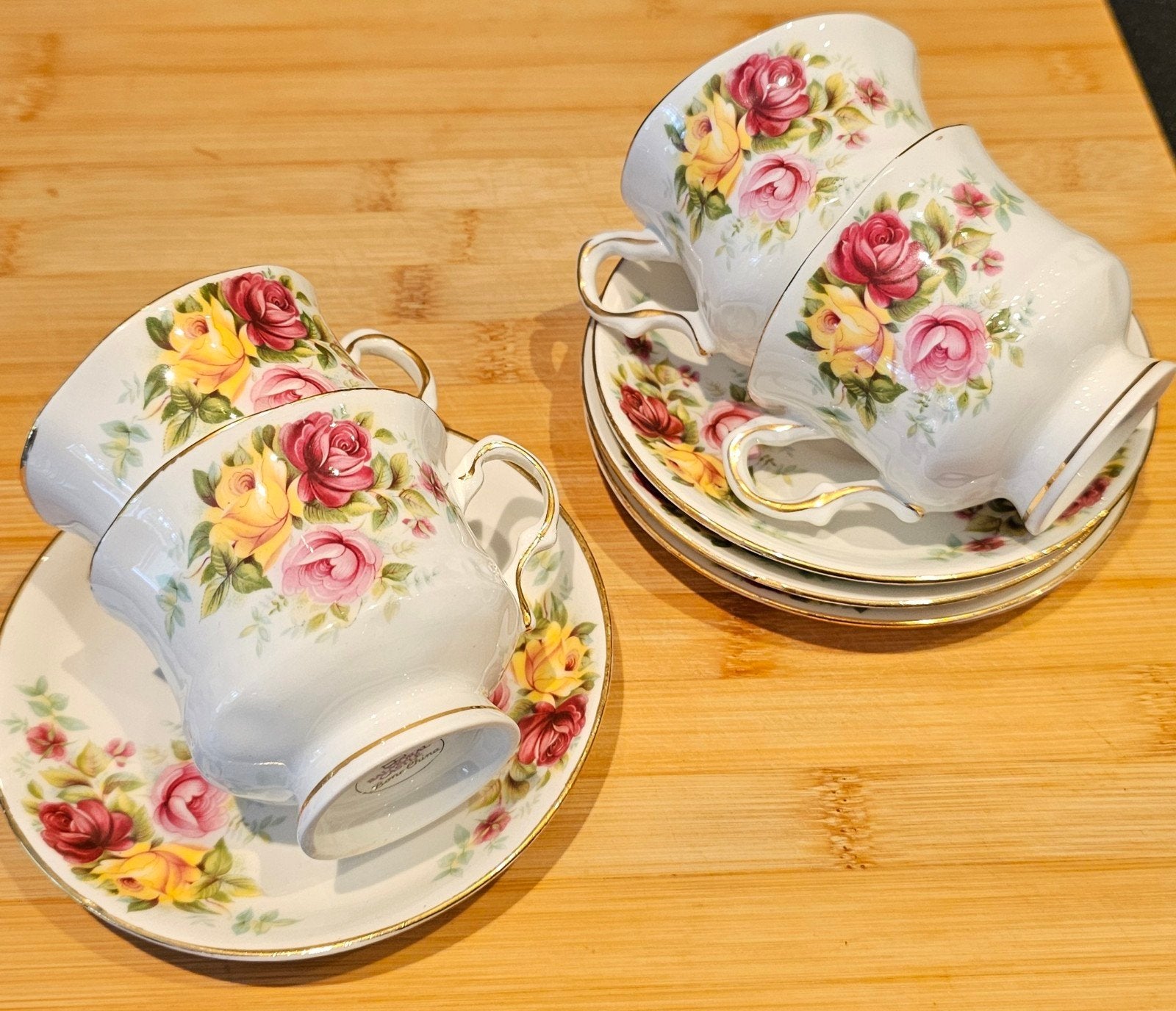 Balmoral Castle Bone China Kop en Schotel - Rozenmotief, Overige merken, Klassiek, Ophalen of Verzenden, Zo goed als nieuw