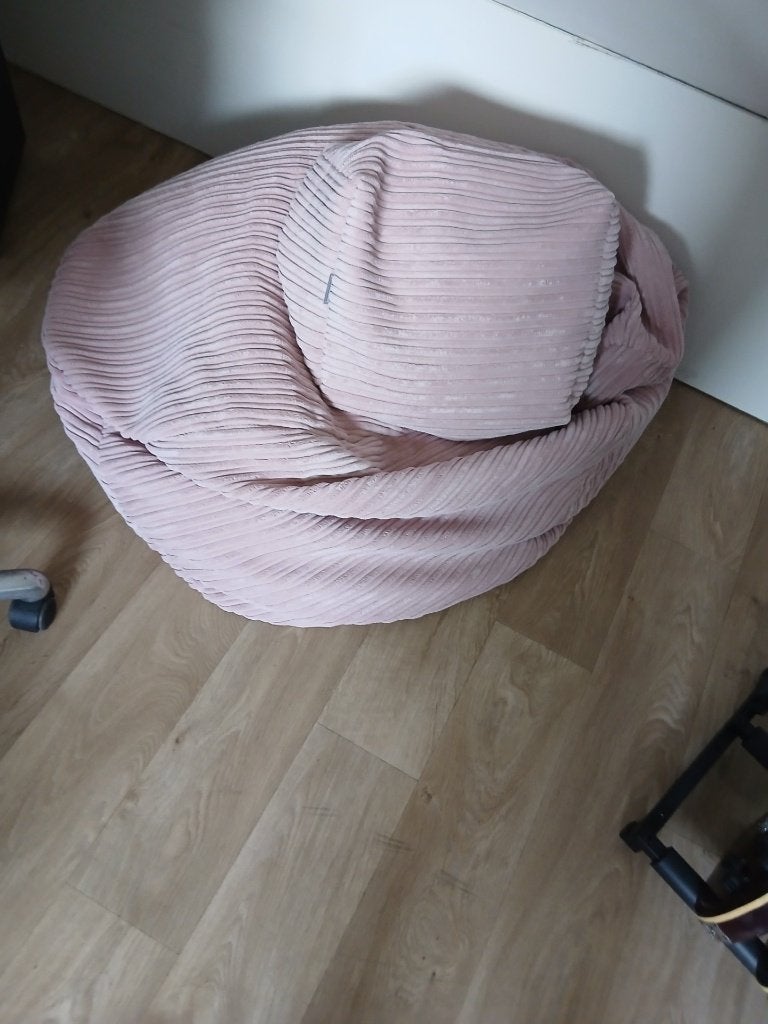 Te koop aangeboden zitzak, Huis en Inrichting, Ophalen, Zo goed als nieuw, Roze, Zitzak