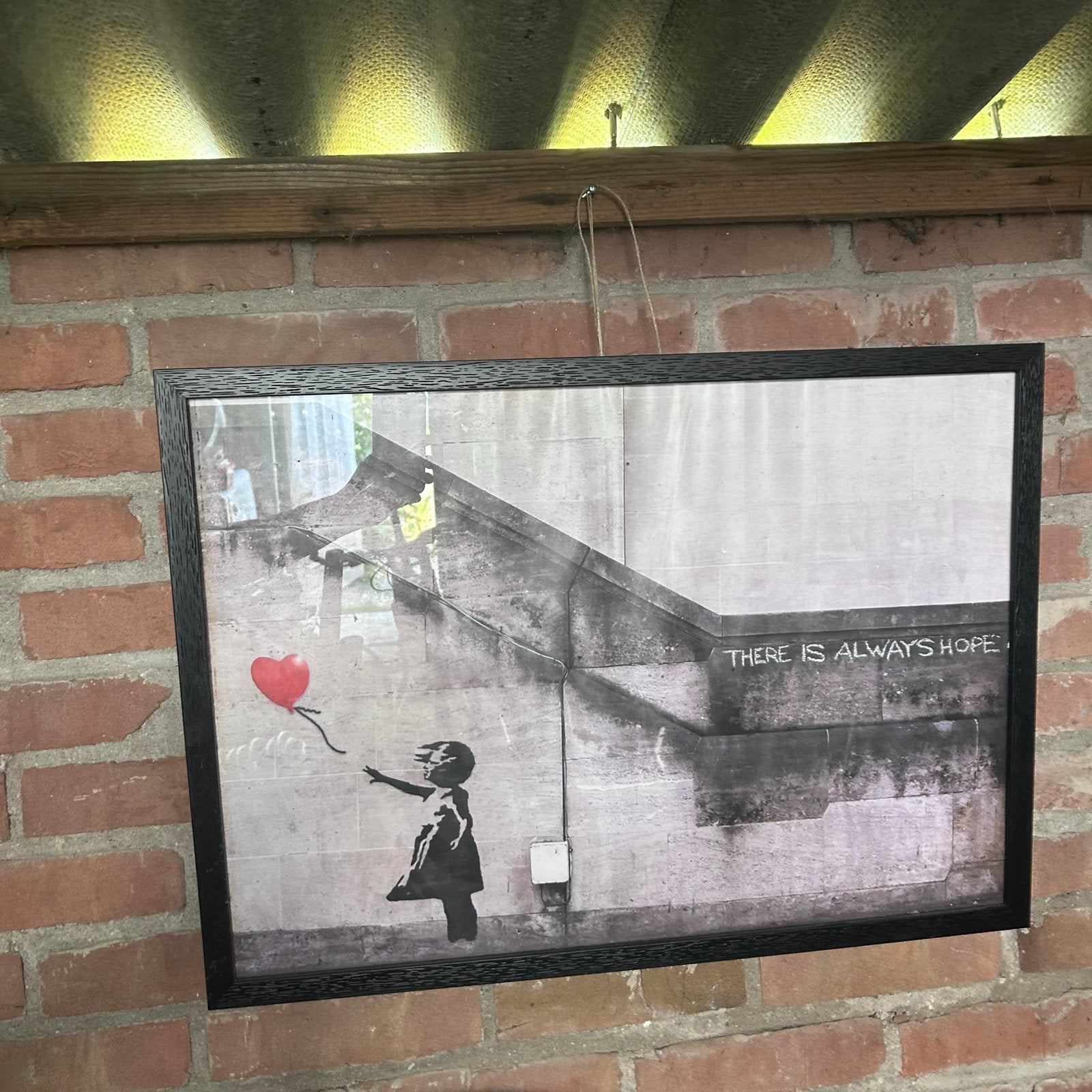 Banksy 'Girl with Balloon' ingelijste print, Antiek en Kunst, Kunst | Schilderijen | Modern, Ophalen, Figuren, Papier/karton, Achter glas